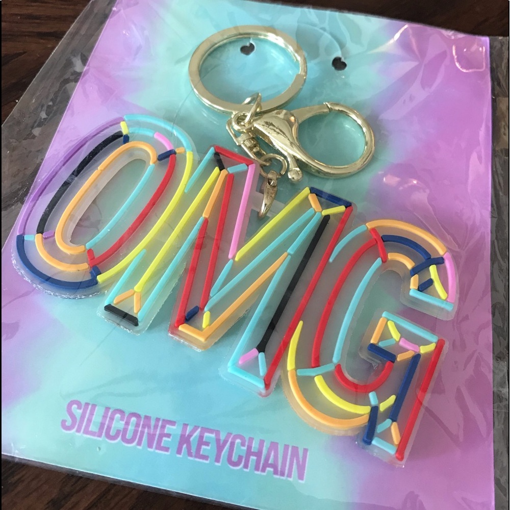 NWT✨ Hang Accessories “OMG” Keychain
